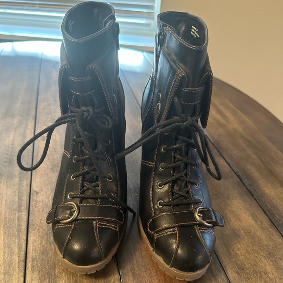 Ruff Hewn Black Ankle Boots size 9 - Picture 2 of 10